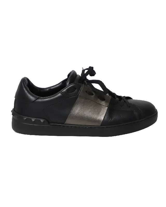Valentino Garavani Rockstud Low-Top Sneakers in Black Calf Leather